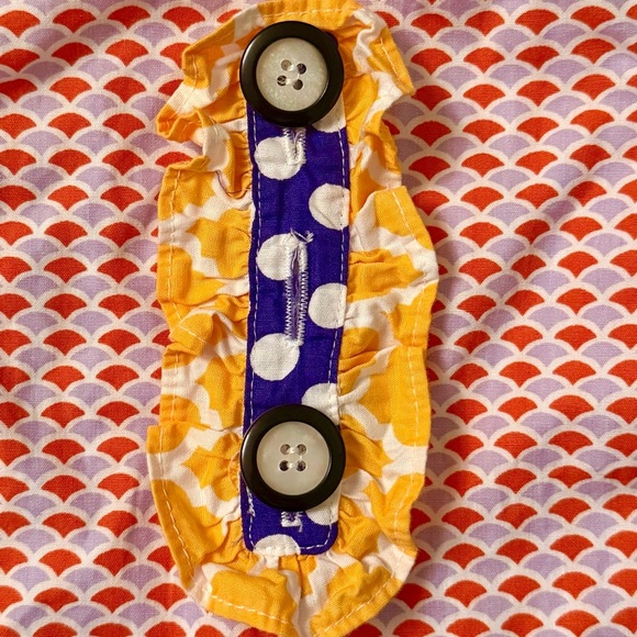 Right Bank Babies 12M – Red Dress with Ruffled Bib & Buttons - Picture 3 of 4